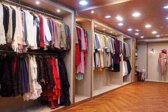 서울 익선동 '경성스타일'은 한번 대여한 옷은 세탁 및 스타일러를 통해 깔끔하게 위생관리를 한다. 사진은 경성스타일 내부 모습. [사진 경성스타일]