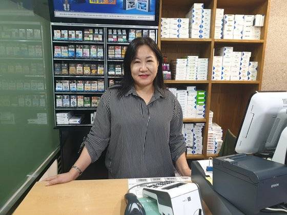 유관순 열사의 조카손녀인 유해인(53)씨. 이번달부터 국회 의원회관 2층 매점에서 근무하고 있다. 이우림 기자