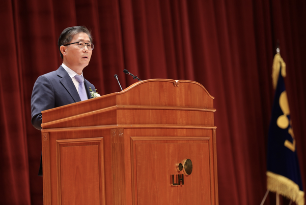 29일 LH 본사사옥에서 개최된 취임식에서 변창흠 LH 사장이 연설을 하고 있다. /LH제공