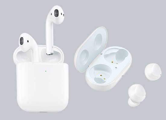 애플의 에어팟(좌)과 삼성 갤럭시 버즈(우).