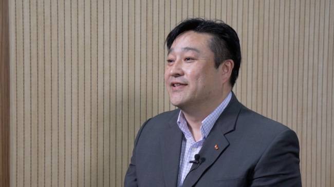 박창용(50) SK하이닉스 SV인프라 지원센터장은 “취업이 안 돼서 힘든 청년들과 인재 발굴에 어려움을 겪는 협력사, 반도체 산업을 위해서 할 수 있는 게 뭔지 고민하다 숨겨진 인재를 발굴해서 협력사와 상호 매칭하는 프로그램을 만들었다”고 말했다. [사진=신보경 PD]