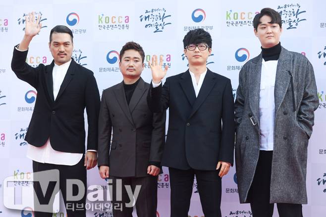 이정길 전규호 하현우 김기범 국카스텐