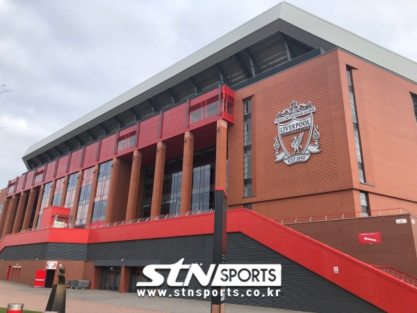 리세가 전성기를 보낸 리버풀의 홈구장 안 필드 전경