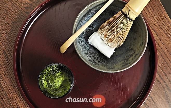 녹차의 한 부류인 말차는 씁쓸한 맛과 부드러운 고소함이 공존하는 차로 최근 새삼스러운 인기를 끌고 있다. /백이현 영상미디어 객원기자