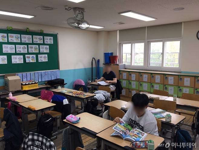 5학년 교실 맨 뒤에, 홀로 앉아 있는 남기자. 내게도 짝꿍을 달라./사진=A 초등학교 선생님