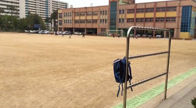 방과 후 운동장이 한적하다. /사진=남형도 기자