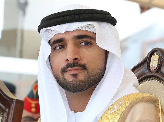 함단 왕세자가 지난해 7월 두바이의 한 법대 졸업식에서 졸업사를 경청하고 있다. [함단 공식 홈페이지]