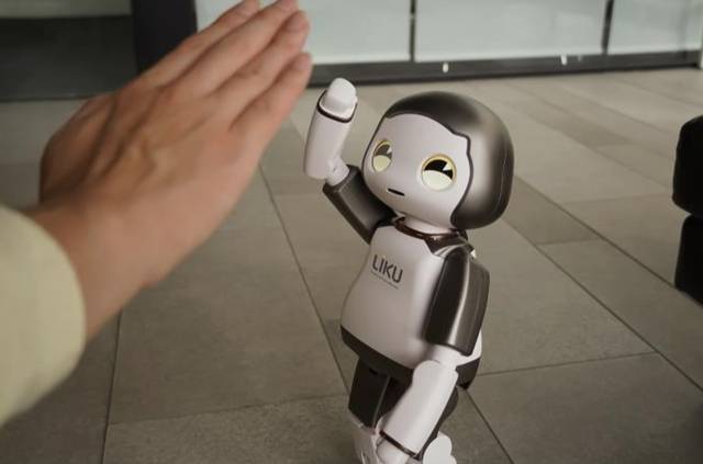 한국 최초 반려용 로봇 리쿠(LIKU)