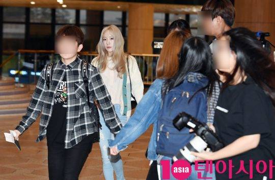 소녀시대 태연이 8일 오후 솔로 투어 TAEYEON JAPAN TOUR 2019~Signal~ 참석차 김포국제공항을 통해 일본으로 출국하고 있다.