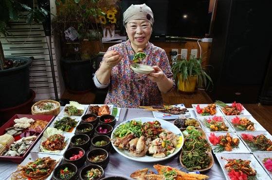 '산수정' 김미라 대표. 밥상에 오른 모든 메뉴를 직접 만든 주인공이다. 손민호 기자