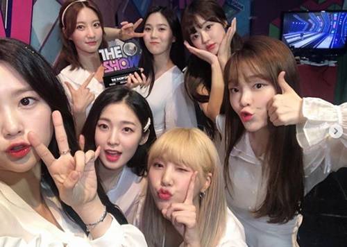 오마이걸 더쇼1위 사진=오마이걸 인스타그램