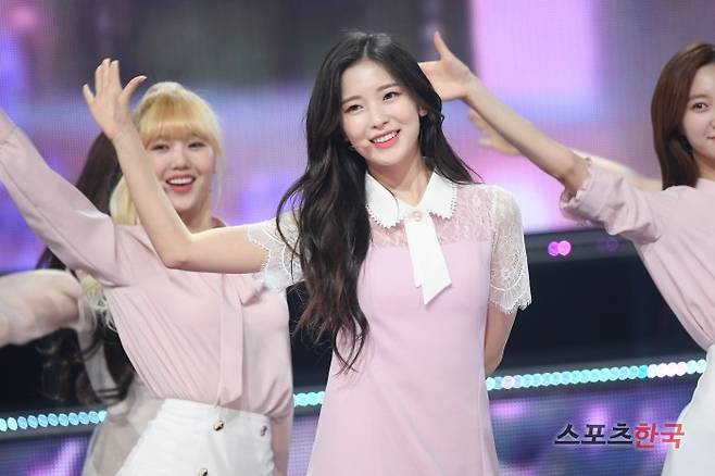 MBC 뮤직 '쇼 챔피언' 무대에 오른 오마이걸 아린. 사진=윤수정 기자 pic@hankooki.com