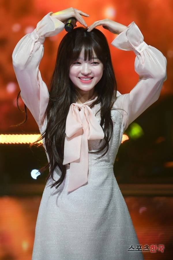MBC 뮤직 '쇼 챔피언' 무대에 오른 오마이걸 유아. 사진=윤수정 기자 pic@hankooki.com