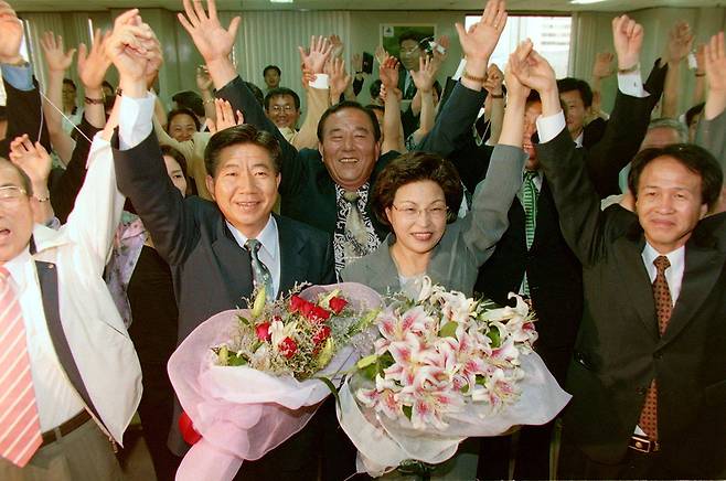 1998년 7월 종로 보궐 국회의원 선거에서 당선한 노무현 전 대통령. 연합뉴스