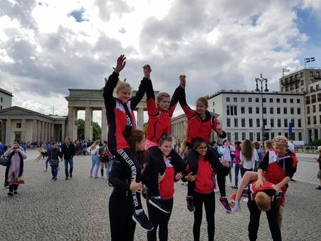 분단과 통일의 상징인 브란덴부르크 문. 장벽 붕괴 30년 뒤 이곳은 회색 빛 어두운 분위기대신 젊고 활기찬 분위기로 가득하다./사진=손관승