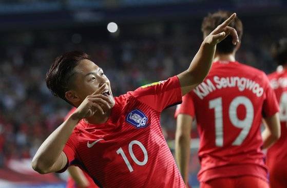 2017년 U-20 월드컵 조별리그 2차전 아르헨티나전에서 골을 넣고 기뻐하는 이승우. [사진 일간스포츠]