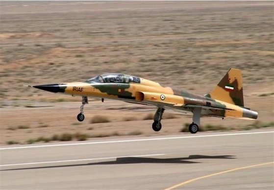 이란이 공개한 첫 자체개발 전투기 코우사르. 연합뉴스