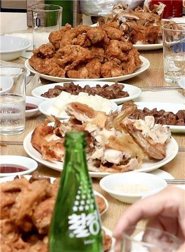 푸짐한 수원 통닭 [연합뉴스DB]