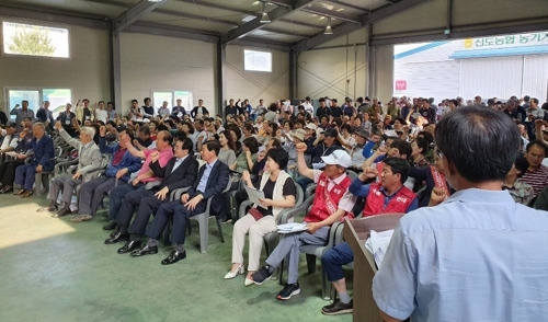 고양 창릉지구 용두·동산동 주민대책위원회(이하 대책위)가 지난 24일 신도농협 농기계 보관창고에서 주민대책위원회 발대식을 열고 있다. 고양 창릉지구 용두·동산동 주민대책위원회 제공