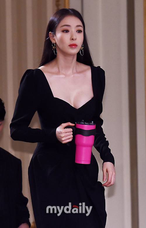 ▲ 이다희 '시선은 한 곳에'