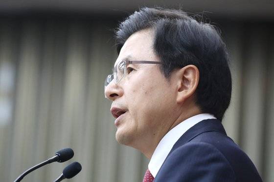 자유한국당 황교안 대표가 29일 오후 국회에서 열린 의원총회에서 발언하고 있다.[연합뉴스]