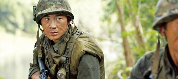 1971년 막바지로 치닫던 베트남전쟁을 배경으로 한 한국 영화 ‘님은 먼 곳에’의 한 장면.