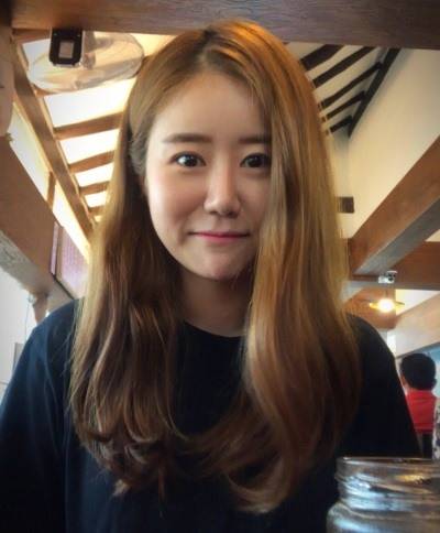 대성여중 탁구부의 김아영 코치. 91년 생, 우리나이로 29살이다.