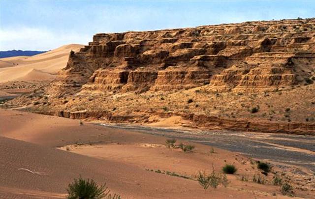 ▲세월이 켜켜이 쌓인 고비사막Ⓒ이평래