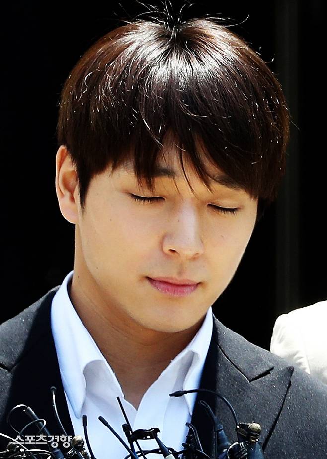 여성을 집단 성폭행한 혐의(특수준강간)로 지난 10일 구속된 최종훈. 연합뉴스