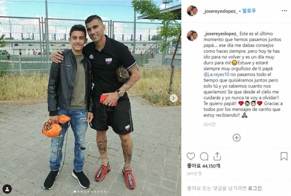 세상을 떠난 아버지에게 편지를 쓴 호세 안토니오 레예스 주니어