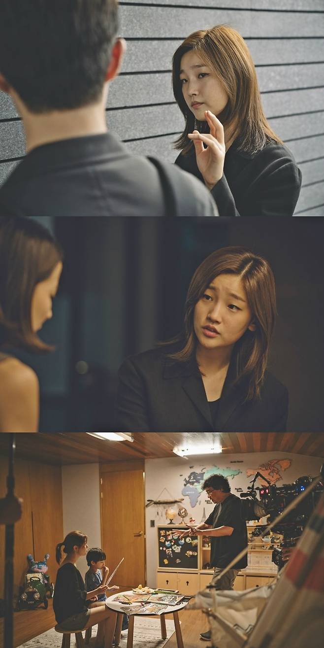 기정네 가족 구성원 중 가장 '그럴듯한' 전문가로 보이는 인물이 바로 기정이다. (사진=㈜바른손E&A 제공)