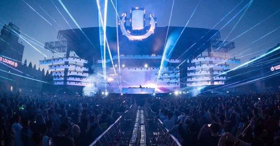 7~9일 용인 에버랜드에서 열린 울트라뮤직페스티벌(UMF)은 국내 최대 EDM 페스티벌로 올해 개최 8회를 맞이한다. UMF 주최 측인 울트라 코리아 관계자는 "버닝썬 등의 영향으로 올해에는 보안 검색 등에 더 신경썼다"고 말했다. [울트라 코리아 제공]