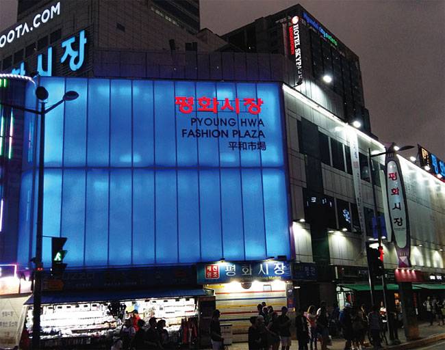 동대문 평화시장의 야경. 사진 트위터 캡처