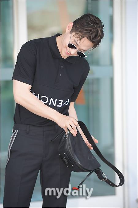 ▲ 헨리 '머리 감고 안 말린 채 외출?'