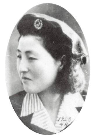 1950년 4월 서울대 사범대 재학 시절 교복과 교모를 착용한 이 여사의 증명사진. [사진 김대중평화센터]