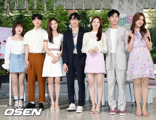 [OSEN=민경훈 기자] 12일 오후 서울 중구 신당동의 한 스튜디오에서 네이버 브이라이브 V오리지널웹드라마 '연애플레이리스트 시즌4' 스페셜라이브 현장 초대행사가 진행됐다.  스튜디오에서 배우 배현성 박정우 김형석 정신혜 이유진 김새론 박시안이 포토타임을 갖고 있다. / rumi@osen.co.kr