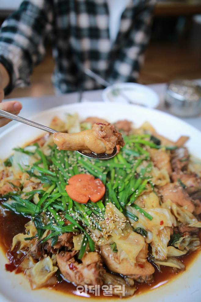 안동 하회마을 앞 목석원 안동찜닭