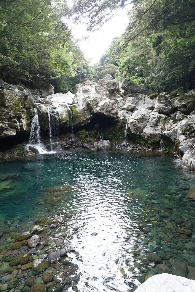 돈내코 원앙폭포. 사진 송호균 제공