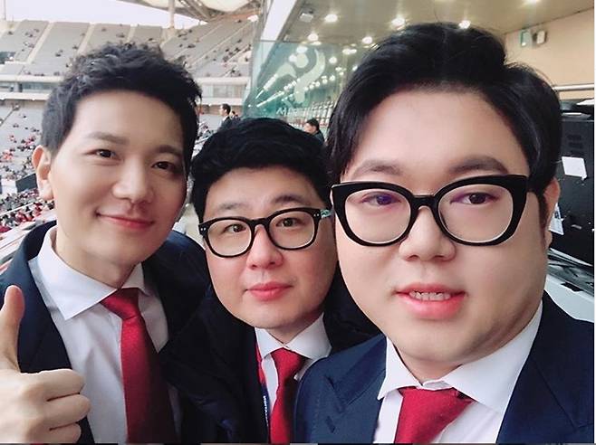 ▲ 인기 BJ 감스트(오른쪽)가 지상파 축구 중계를 맡았다가 논란만 남겼다. 출처|감스트 인스타그램