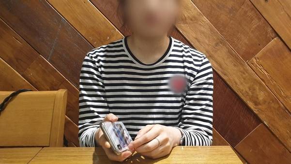 19일 밤 ‘광주 10대 집단 폭행 살해’ 피해자의 누나 A(23)씨를 대구 직장 인근에서 만나 인터뷰하고 있다. /대구=박소정 기자