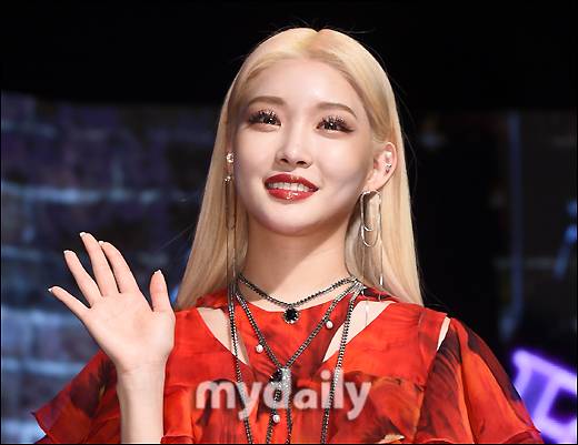 ▲ 청하 '파격 변신'