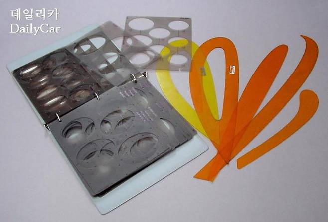 정확한 타원과 미려한 곡선을 위한 전통적 도구들