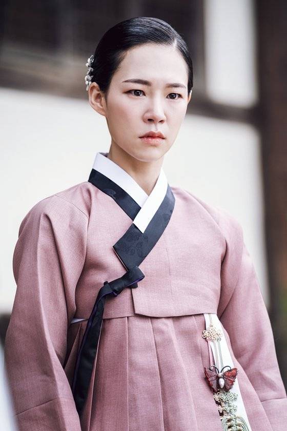 드라마 '녹두꽃'에서 보부상 송자인(한예리)은 뒤늦게 민족의식에 눈을 뜨게 된다. [SBS]