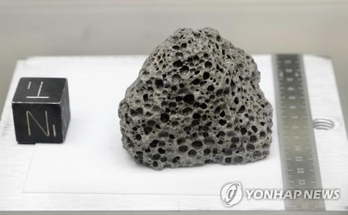 질소가 들어있는 압력 용기에 보관된 35억년 된 고대 현무암 [AP=연합뉴스]