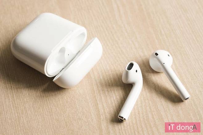 오픈형 완전무선 이어폰의 대명사, 애플 에어팟