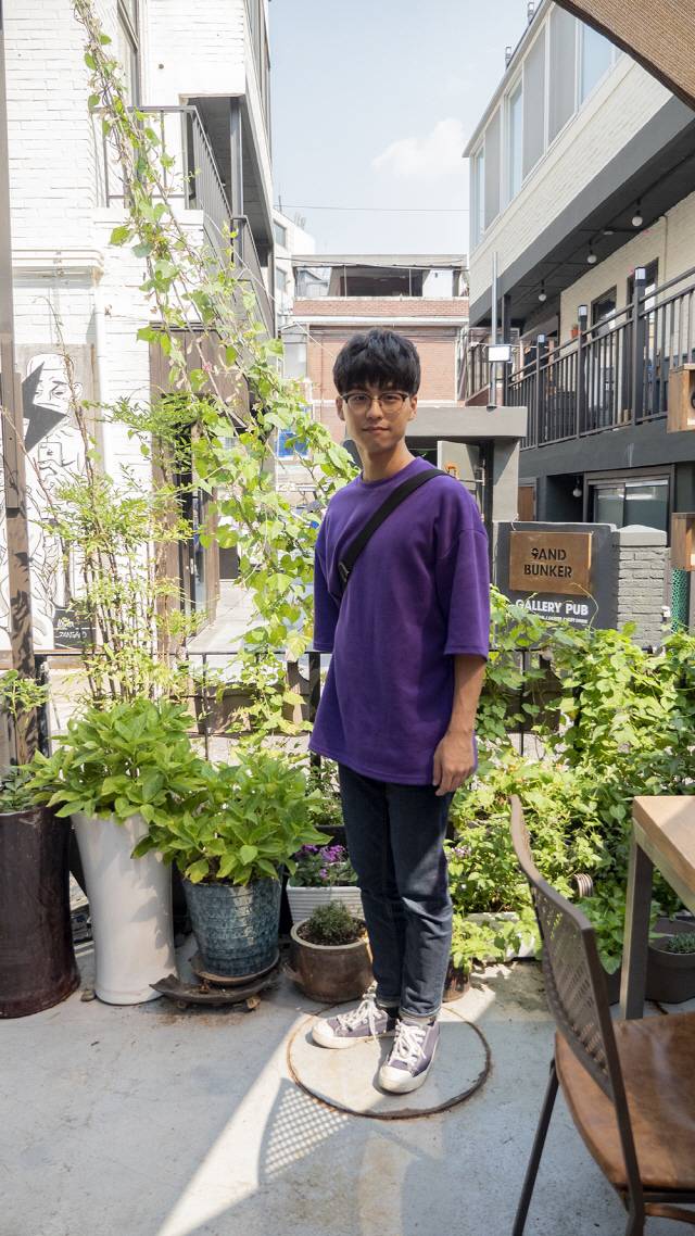 서울 망원동에서 만난 이신혁 디렉터. / 강신우 기자