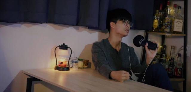 이신혁 디렉터가 대학 졸업을 앞두고 SNS에 올린 영상 캡처 / 출처: 티키틱TIKITIK