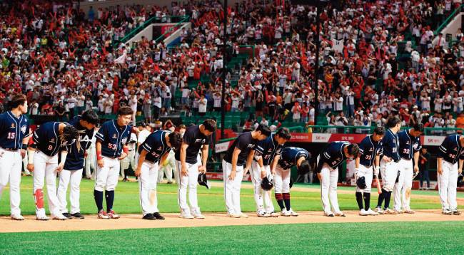 SK 와이번스가 1점 차 승부에서 고배를 마셨다면 두산 베어스가  현재 리그 1위를 달리고 있을 개연성이 높다. [동아DB]