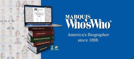 후보자가 등재를 신청하면 책과 기념품 구매 의사를 묻는다. 책값치고는 너무 비싼 것 같아 구입하지 않았다. 책을 팔기 위한 상술이라는 걸 나중에 알았다.[사진 마르퀴즈 후즈후 페이스북]