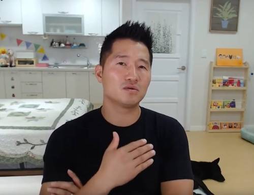 강형욱씨가 폭스테리어 개물림 사건에 대해 유튜브에서 발언하는 모습 [유튜브 캡처]